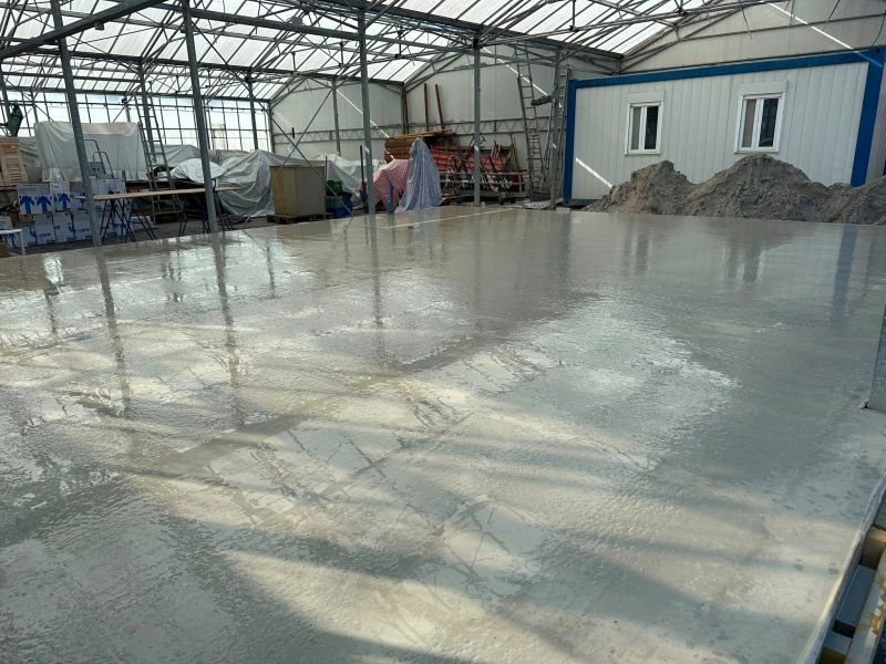 Aanleg betonvloer – tuinproject door Van Paassen Hovenier, foto 4
