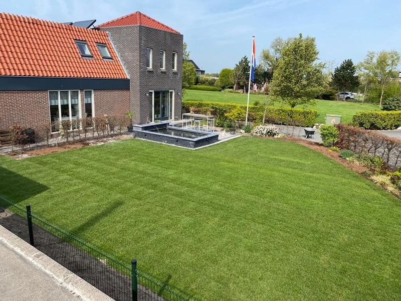 Aanleg gazon – tuinproject door Van Paassen Hovenier, foto 2