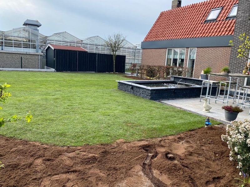 Aanleg gazon – tuinproject door Van Paassen Hovenier, foto 4