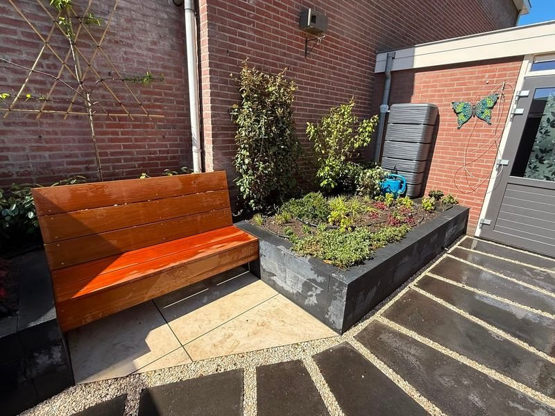Beplanting en bestrating – Maasdijk – tuinproject door Van Paassen Hovenier, foto 1