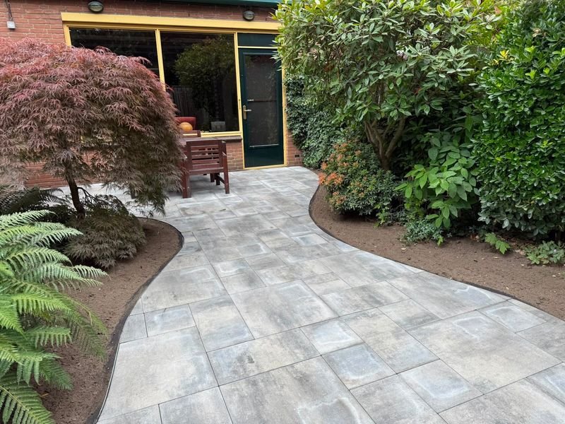 Bestrating achtertuin – Maasdijk – tuinproject door Van Paassen Hovenier, foto 3