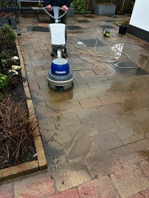 Bestrating borstelen – Maasdijk – tuinproject door Van Paassen Hovenier, foto 4
