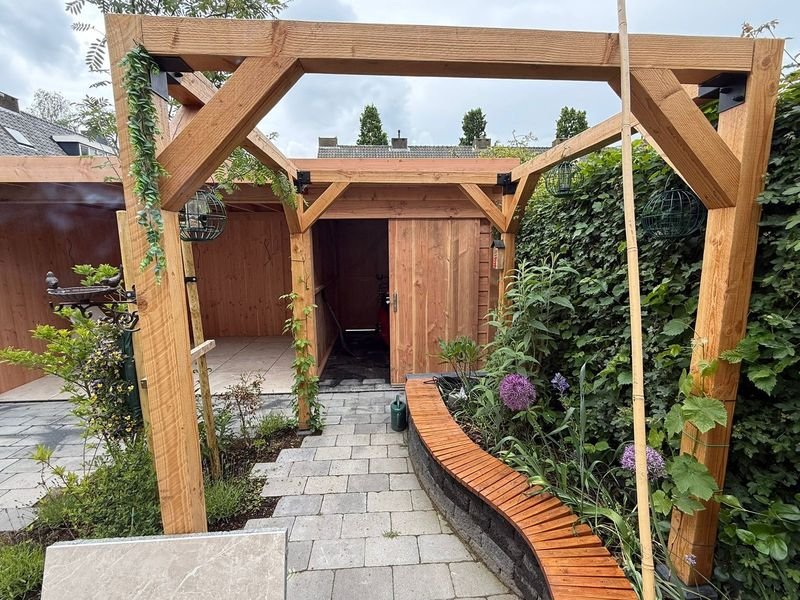 Houten Veranda – Vlaardingen – tuinproject door Van Paassen Hovenier, foto 2