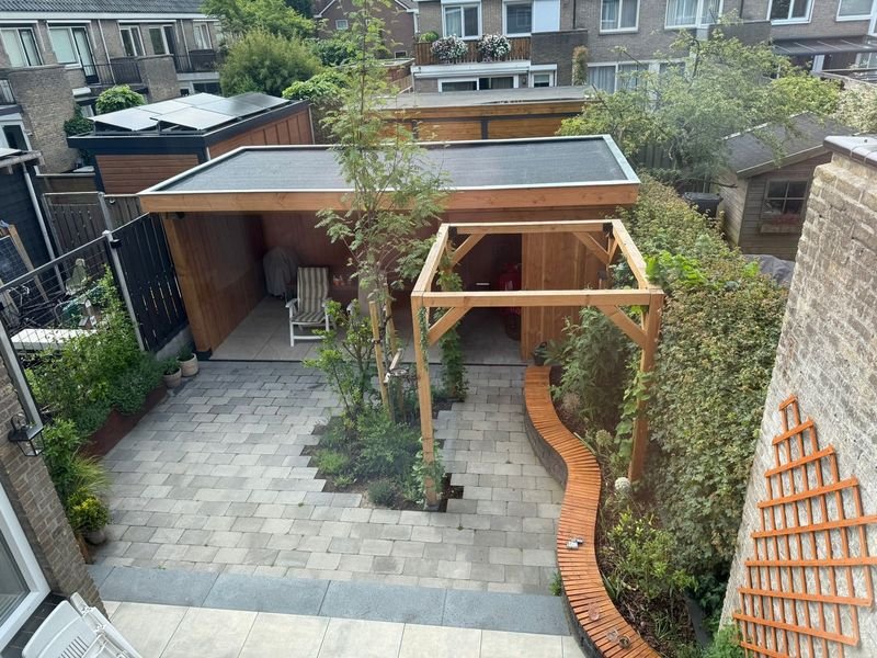 Houten Veranda – Vlaardingen – tuinproject door Van Paassen Hovenier, foto 4