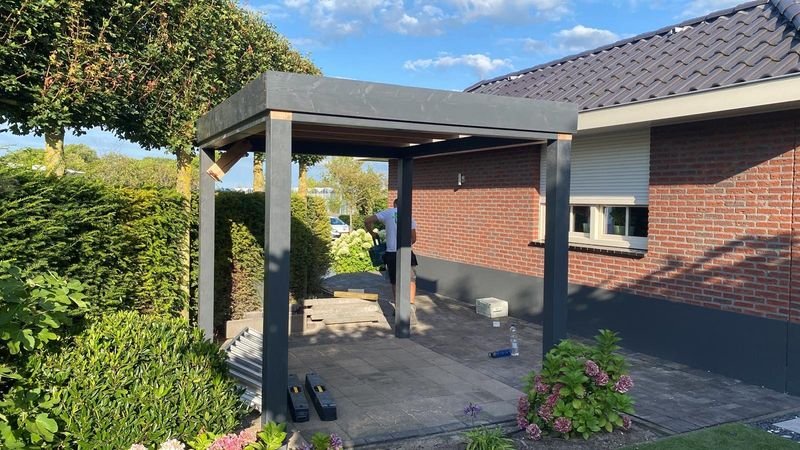 Kunststof schuur – De Lier – tuinproject door Van Paassen Hovenier, foto 1