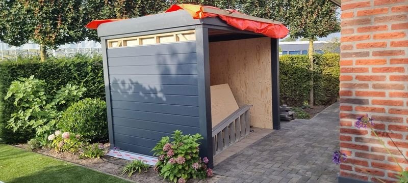 Kunststof schuur – De Lier – tuinproject door Van Paassen Hovenier, foto 2
