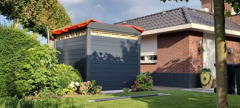 Kunststof schuur – De Lier – tuinproject door Van Paassen Hovenier, foto 3
