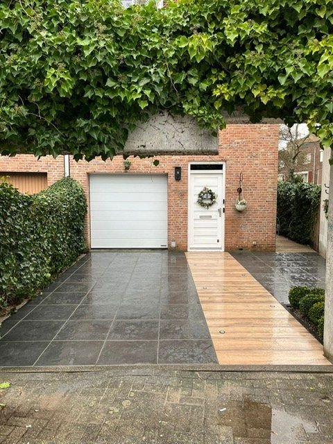 Nieuwe oprit en looppad – tuinproject door Van Paassen Hovenier, foto 3