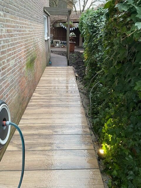 Nieuwe oprit en looppad – tuinproject door Van Paassen Hovenier, foto 5