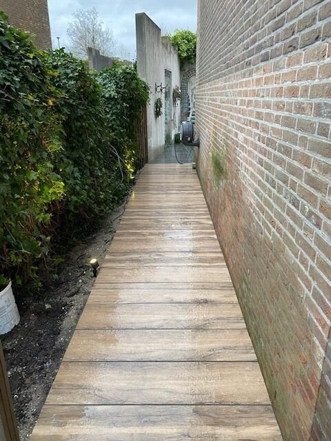 Nieuwe oprit en looppad – tuinproject door Van Paassen Hovenier, foto 6