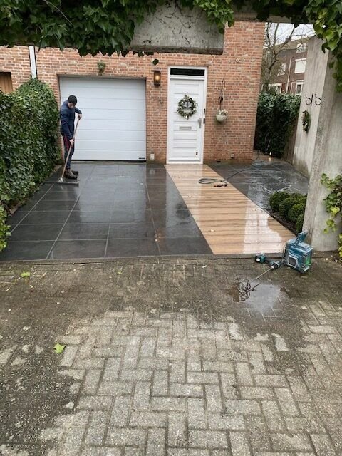 Nieuwe oprit en looppad – tuinproject door Van Paassen Hovenier, foto 7