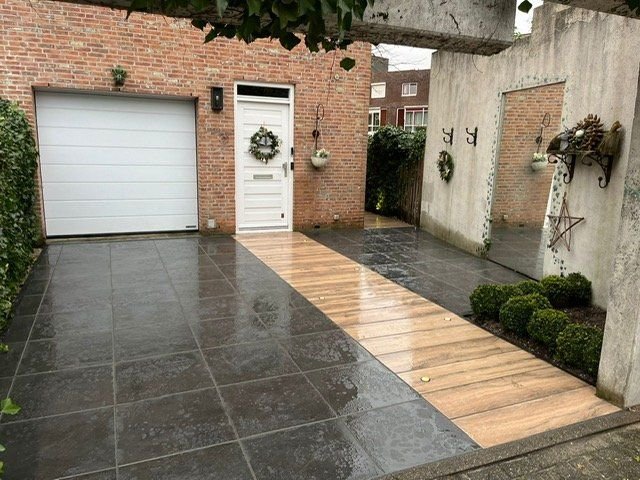Nieuwe oprit en looppad – tuinproject door Van Paassen Hovenier
