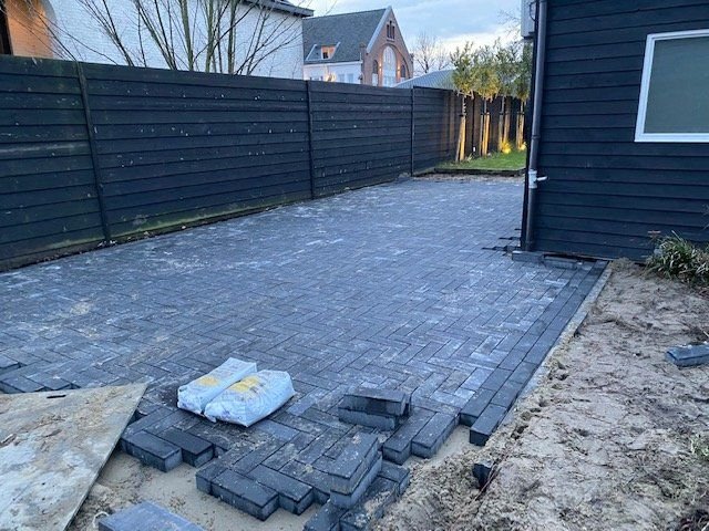 Opritbestrating – Maasdijk – tuinproject door Van Paassen Hovenier, foto 3