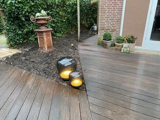 Vlonder schoon borstelen – tuinproject door Van Paassen Hovenier, foto 1
