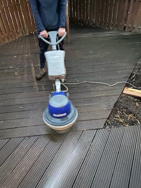 Vlonder schoon borstelen – tuinproject door Van Paassen Hovenier