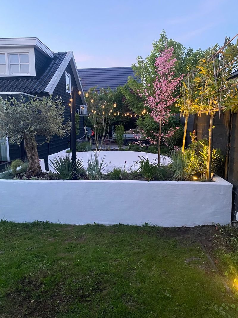 Ronde zithoek achtertuin – Maasdijk – tuinproject door Van Paassen Hovenier, foto 2
